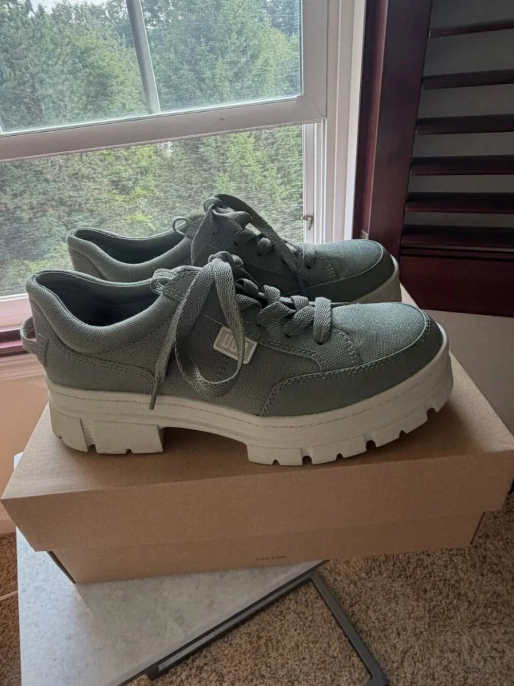 The UGG Ashton Hybrid in Moss Green